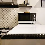 Homey 2 Bedroom Space - Only 7 Min Walk To Lrt