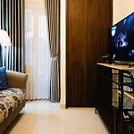Homey 2 Bedroom Space - Only 7 Min Walk To Lrt