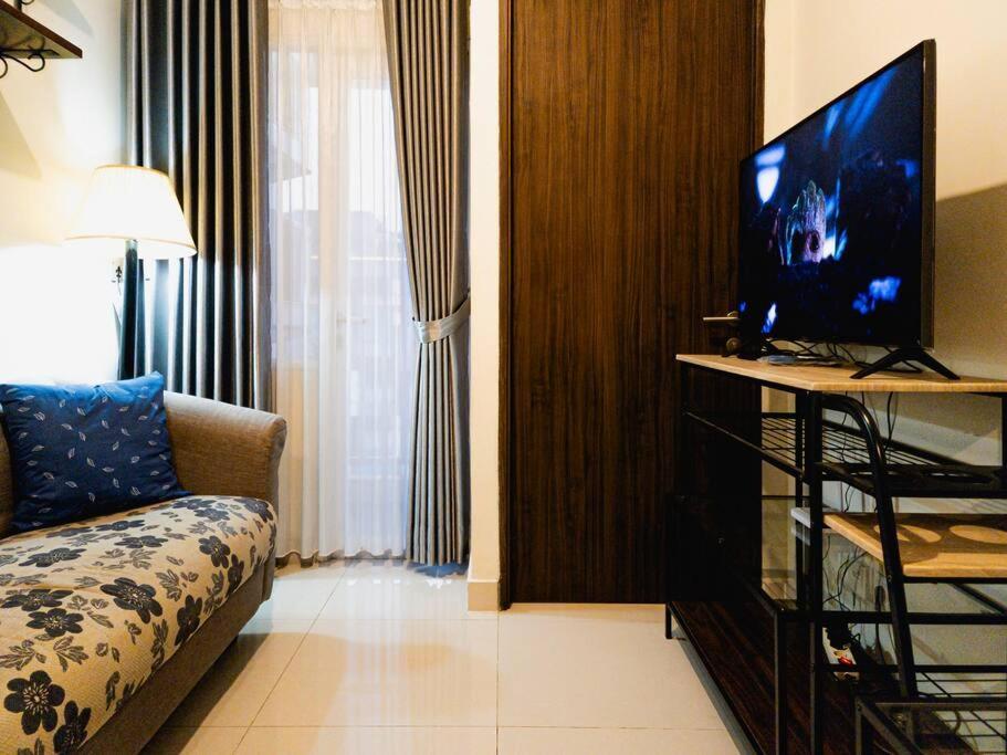 Apartemen Homey 2 Bedroom Space - Only 7 Min Walk To Lrt Bekasi