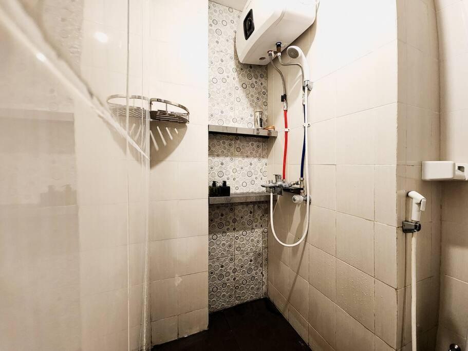 Homey 2 Bedroom Space - Only 7 Min Walk To Lrt Apartemen *
