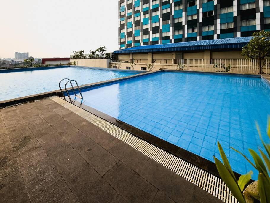 Apartemen Homey 2 Bedroom Space - Only 7 Min Walk To Lrt Bekasi